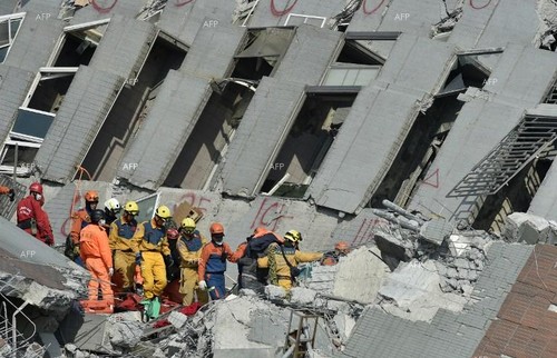 Death toll in the earthquake in Taiwan increases to 35  - ảnh 1